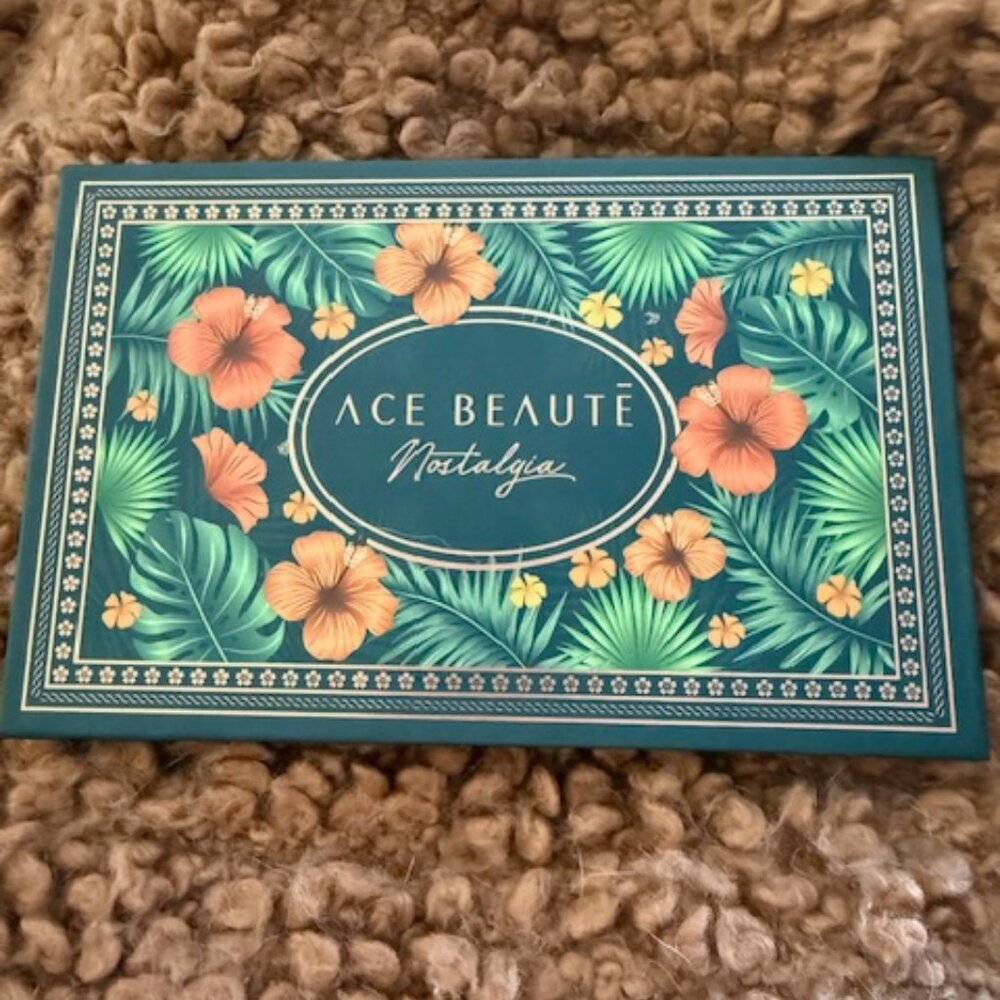 Nostalgia Palette 15 matte and metallic eyeshadow colors